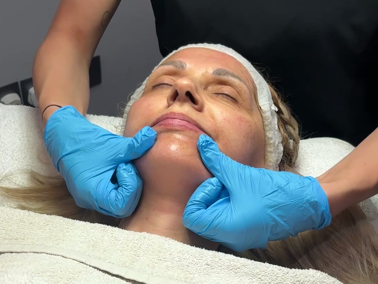 A therapist carrying out a facial treatment at Beauty in the City