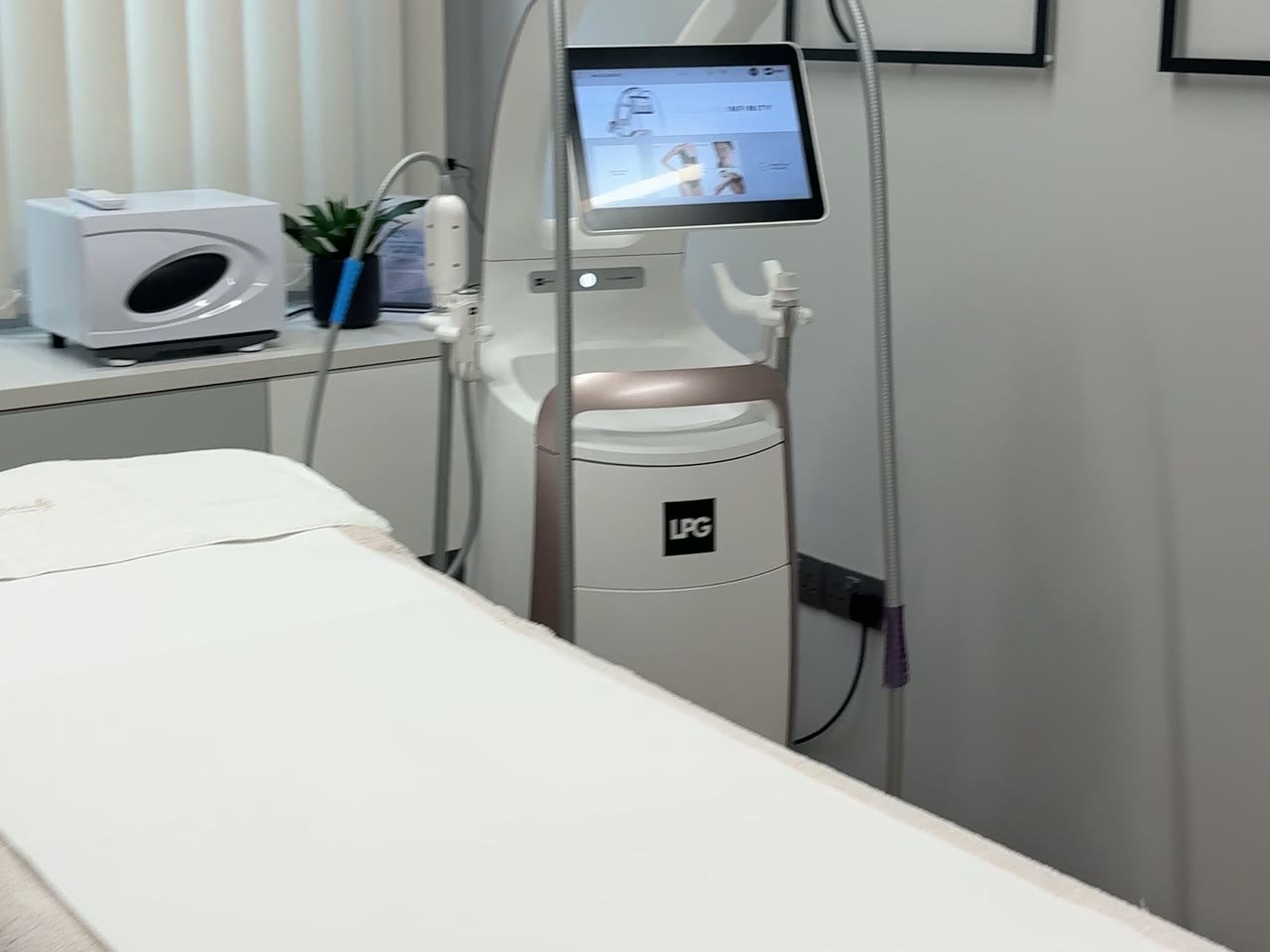 A treatment room at Beauty in the City set up with a body-contouring device